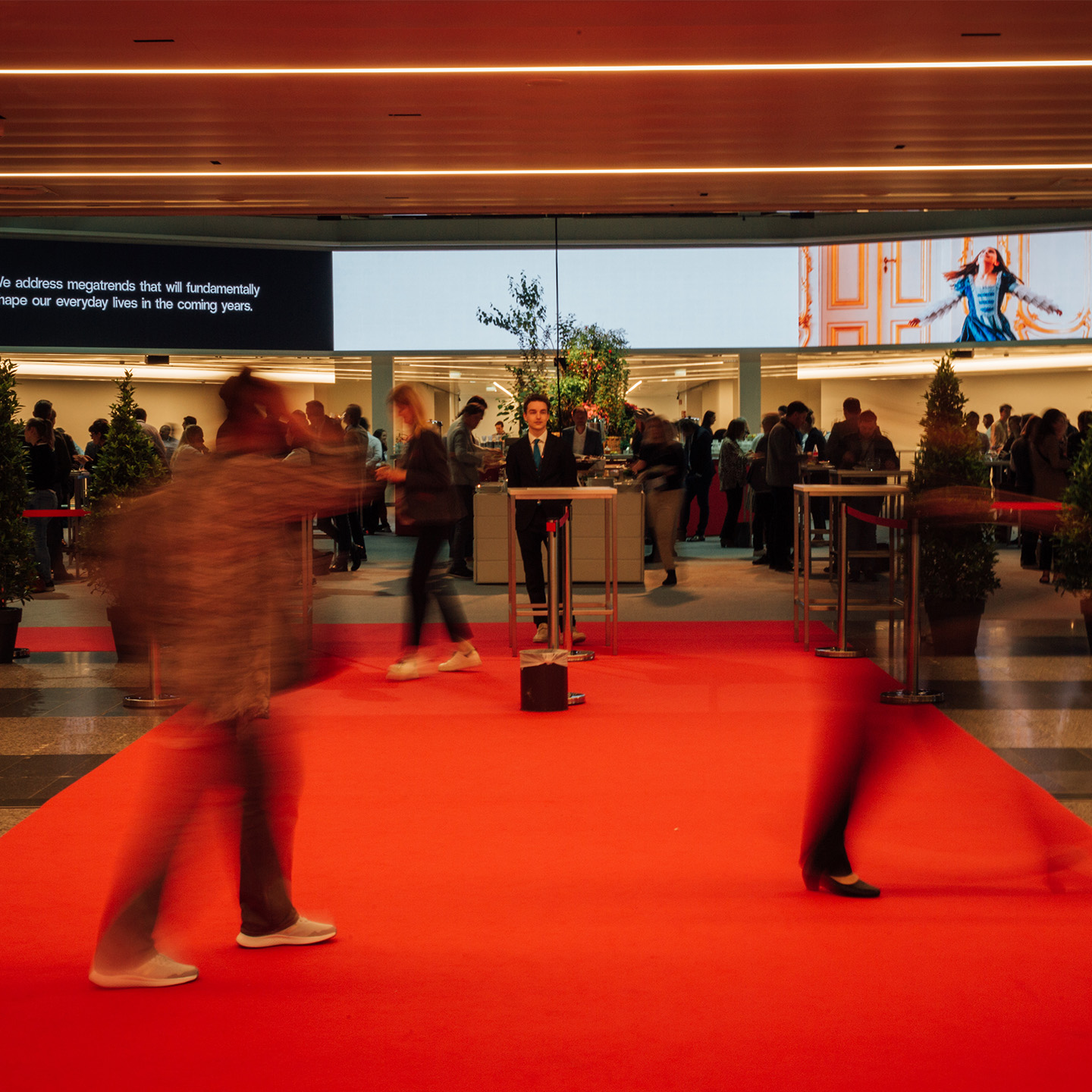 Foot: Roter Teppich Eingangshalle Austris Center Vienna